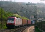 185 594-9 mit ihrem Containerzug bei der Durchfahrt Istein 14.4.09