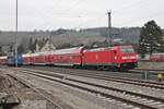 Nachschuss am 20.02.2017 auf die 146 217-5, welche an diesem Tag mit ihrem RE (Basel Bad Bf - Offenburg), an der EGP 140 678-4 vorbei, in den Bahnhof von Efringen-Kirchen einfuhr.