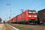 Mit einem gemischten Güterzug aus Mannheim RBf, fuhr am 28.03.2017 die 185 066-8 bei Müllheim (Baden) auf der KBS 703 in Richtung Schweizer Grenze.