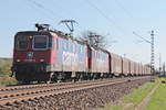 Mit dem DGS 48620 ( Sierre  - Muttenz - Göttingen Gbf) fuhr am Nachmittag des 07.04.2017 die Re 421 381-5 zusammen mit der Re 421 396-3 bei Hügelheim in Richtung Norden.