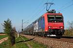 Mit einem  Kerosin -Kesselzug zum Züricher Flughafen fuhr am 07.04.2017 die Re 482 024-7 bei Hügelheim durchs Rheintal in Richtung Basel.