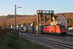 Durchfahrt am 14.11.2017 von BRLL/XRAIL 185 595-6  Ruth  mit einem  LKW Walter -KLV aus Zeebrugge durch den Bahnhof von Efringen Kirchen in Richtung Basel.