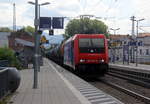 482 047-8 von SBB-Cargo kommt mit einem Kesselzug aus Glattbrugg(CH) nach  Mainz-Bischofsheim(D) und kommt aus Richtung Süden und fährt durch Emmendingen in Richtung Norden.