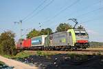 Mit einem langen und bunten Containerzug nach Italien, fuhr am Nachmittag des 12.09.2018 die Re 486 510 zwischen Hügelheim und Müllheim (Baden) über die Rheintalbahn in Richtung