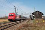 Durchfahrt am Mittag des 20.03.2019 von der frisch revidierten 101 003-2 (REV/LDX/18.03.19) mit dem EC 7 (Hamburg Altona - Interlaken Ost) durch den Haltepunkt von Auggen in Richtung Basel, wo sie