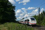 412 036 fährt am 21.06.2020 als ICE 371 (Berlin Ostbahnhof -  Interlaken Ost) durch Denzlingen in Richtung Freiburg (16:54 Uhr).