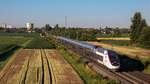 SNCF4709 fuhr am 24.06.2020 als TGV9590 (Freiburg(Breisgau) Hbf - Paris Est) durch die Stadtkulisse Lahrs gen Offenburg, hier bei der Straßenbrücke nach Hugsweier (bearbeitet, 7:09 Uhr).