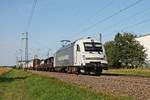 Am Nachmittag des 28.08.2019 fuhr RADVE 183 500-8 mit einem Überführungszug, in dem mehrere Mittel- und ein Endwagen von einem SBB TWINDEXX eingereiht waren, über die Rheintalbahn durch