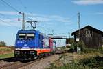 Nachschuss auf 185 409-0, als diese am Vormittag des 29.09.2019 zusammen mit SBBC/RDX Re 482 035-3 als Lokzug aus Basel Bad Bf durch den Haltepunkt von Auggen in Richtung Müllheim (Baden) fuhren.