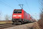 Nachschuss auf 146 219-1, als sie am Nachmittag des 20.01.2020 ihre RB (Neuenburg (Baden) - Karlsruhe Hbf) nörldich von Müllheim (Baden) bei Hügelheim über die Rheintalbahn in