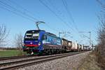 Am Mittag des 31.03.2020 fuhr Südleasing/SBBCI 193 523  Lahn  mit einem Containerzug nach Itlaien auf Höhe von Hügelheim durchs Markgräflerland in Richtung Schweiz.