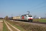 Mit dem  GTS -Containerzug DGS 40047 (Zeebrugge Ramskapelle-Piacenza) fuhr am Nachmittag des 02.04.2020 die Maquarie/XRAIL 186-150  CROSSRAIL  südlich von Buggingen über die Rheintalbahn in