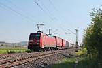 Am späten Nachmittag des 22.04.2020 fuhr 152 111-1 mit dem KT 50176 (Basel Bad Rbf - Hamburg Billwerder Ubf) nördlich von Hügelheim über die Rheintalbahn durchs