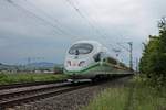 Nachschuss auf 403 027-6  Siegen , als dieser am Nachmittag des 14.05.2020 als ICE 107 (Köln Hbf - Basel Bad Bf) nördlich von Hügelheim über die KBS 702 durchs Rheintal in Richtung