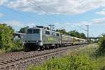 Am Nachmittag des 29.05.2020 fuhr RADVE 111 210-1 mit dem British Rail Class 777 006 (Metro Liverpool) über die Rheintalbahn durchs Industrigebiet von Buggingen in Richtung Freiburg (Breisgau).