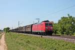 Mit dem GK 49054 (Buchs SG - Gremberg) fuhr am Mittag des 02.06.2020 die 185 100-5 nördlich von Müllheim (Baden) bei Hügelheim über die Rheintalbahn durchs Markgräflerland in