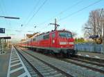 111 064 mit einer RB nach Offenburg am 02.11.11 beim Halt in Orschweier.