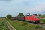 185 149-2 mit einem Hbbis-Leerzug Richtung Schweiz am 13.08.12 bei Hgelheim.