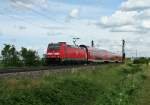 146 230-8 mit einer RB nach Neuenburg (Baden) am 30.07.12 bei Hgelheim.