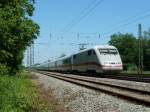 401 076-5 im Bahnhofsbereich von Orschweier am 25.08.12 auf dem Weg in den Sden.