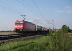 185 165-8 mit einem KLV-Zug am frhen Abend des 27.04.11 bei Hgelheim.