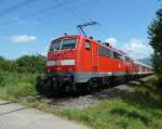 111 064 mit einer RB nach Offenburg am 04.08.11 kurz vor dem ESig G von Mllheim (Baden).
Der Zug kommt aus Neuenburg (Baden).