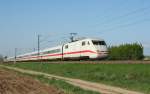 401 074-0 am Abend des 25.04.13 zwischen Buggingen und Mllheim (Baden) auf der Hhe von Hgelheim.