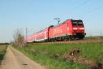 146 112-8 mit einer verspteten RB nach Neuenburg (Baden) am 25.04.13 bei Hgelheim.