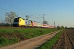 Das Highlight des Abends:  ES 64 U2-025 mit dem CNL 472 am Abend des 25.04.13 bei Hgelheim.