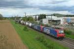 482 019-7 und 482 007-2 mit einem kurzen Gtermischzug am 11.05.13 kurz nach dem Bahnhof Auggen.