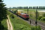 152 110-3 mit einem KLV-Zug am 05.06.13 westlichen von Hgelheim bzw.