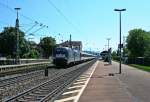 ES 64 U2-072 mit dem EC 6 am Nachmittag des 16.06.13 bei der Durchfahrt durch Denzlingen.