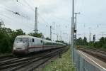 401 585-5 als ICE 76 von Zrich HB nach Hamburg Altona am Morgen des 25.07.13 bei der Durchfahrt des Bahnhofs Mllheim (Baden).