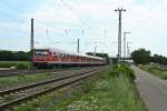 50 80 80-35 154-9 tuckerte mit der RB 26566 nach Freiburg (Breisgau) Hbf am Nachmittag des 03.08.13 an mir mit gut 40 km/h vorbei, weil der Zug mit Wechselblinken und einer 1000 Hz-Beeinflussung noch