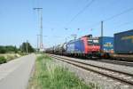 482 002-3 mit einem Kesselzug gen Sden am Nachmittag des 02.08.13 bei der Durchfahrt des Bahnhofs Mllheim (Baden).