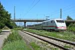 401 075-7 als ICE 73 von Kiel Hbf nach Zrich HB am Nachmittag des 04.08.13 bei der Durchfahrt des sdbadischen Bahnhofs Mllheim.