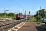 421 388-0 mit einem KLV-Zug gen Sden am 15.08.13 bei der Durchfahrt des Bahnhofs Orschweier.