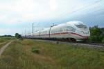 403 007-6 und 406 002-6 als ICE 504/104 von Basel SBB nach Kln/Amsterdam am frhen Nachmittag des 07.09.13 bei Hgelheim.