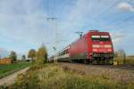 101 043-8 mit dem EC 9 von Hamburg Altona nach Chur HB am Nachmittag des 02.11.13 bei der Einfahrt in den Bahnhofsbereich von Mllheim (Baden).