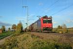 482 022-1 mit einem Kesselzug gen Sden am spten Nachmittag des 09.11.13 bei der Einfahrt in den Bahnhof Mllheim (Baden).