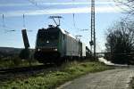 486 510 zusammen mit 486 501 und dem 42014 von Melzo nach Wanne-Eikel am Nachmittag des 07.12.13 beim Halt in Mllheim (Baden) auf Gleis 13.