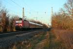 143 312-7 mit der RB 26571 von Offenburg nach Basel Bad. Bf am spten Nachmittag des 23.12.13 bei der Einfahrt in Heitersheim. 