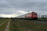 101 018-0 mit dem EC 8 von Zürich nach Hamburg Altona am Mittag des 03.01.14 bei Hügelheim.