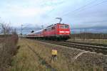 111 061 mit einer RB von Neuenburg (Baden) nach Offenburg am Nachmittag des 03.01.14 bei Hügelheim.