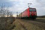 145 067-5 mit einem KLV-Zug gen Sden am Nachmittag des 06.01.14 bei Hgelheim.