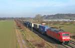 145 039-4 durchfhrt dem Weg nach Basel in der Mittagssonne des 18.01.14 den alten Haltepunkt Hgelheim.