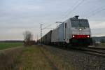 186 104 mit dem 42013 von Wanne-Eickel nach Melzo am Nachmittag des 29.01.14 bei Hgelheim.