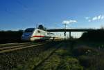 402 016-0 und 402 032-7 als Ersatz-ICE 274 von Basel SBB nach Berlin Ostbahnhof am spten Nachmittag des 11.02.14 bei Hgelheim.