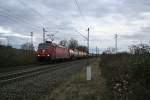 185 596-4 mit einem gemischten KLV-Zug gen Norden am Nachmittag des 14.02.14 sdlich von Mllheim (Baden).