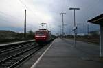 120 112-8 und 120 120-1 an der Zugspitze mit dem IC 2901 am Nachmittag des 28.02.14 im Bahnhof Mllheim (Baden).